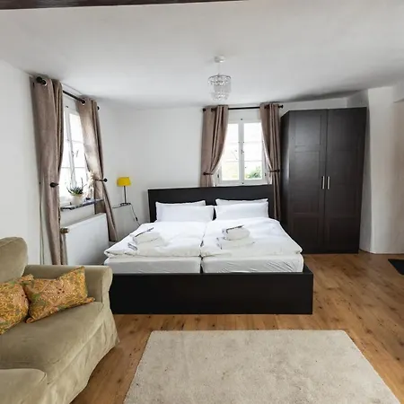 Apartment Zur Alten Weinkelter: Historic Timbered House With Bike Storage