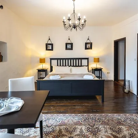 Apartment Zur Alten Weinkelter: Historic Timbered House With Bike Storage *