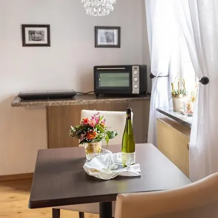 Zur Alten Weinkelter: Historic Timbered House With Bike Storage Apartment *