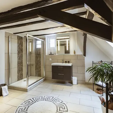 Apartment Zur Alten Weinkelter: Historic Timbered House With Bike Storage Ellenz-Poltersdorf
