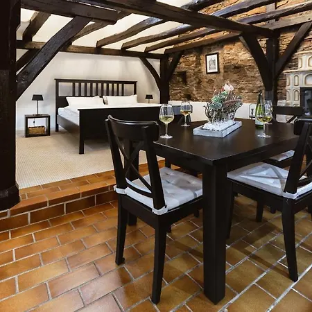 Apartment Zur Alten Weinkelter: Historic Timbered House With Bike Storage
