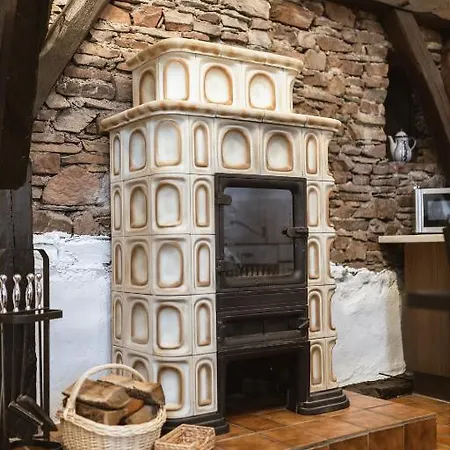 Zur Alten Weinkelter: Historic Timbered House With Bike Storage * Ellenz-Poltersdorf
