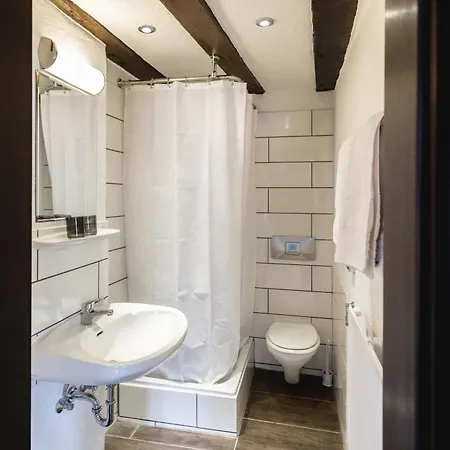 Seminarhaus Heim Retreat, Fachwerkhaus Von 1451, Yoga, Naturgarten Fuer 10 Personen Daire *